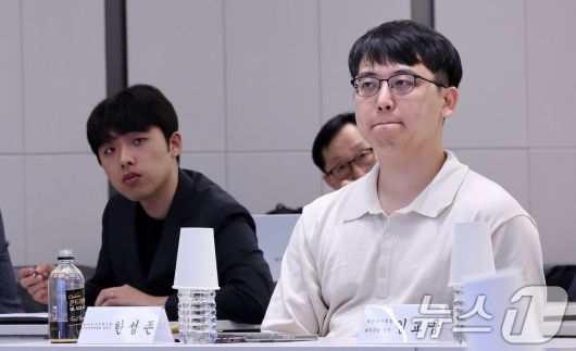 한성존 대한전공의협의회 비상대책위원장(오른쪽)과 이선우 대한의과대학·의학전문대학원학생협회 비대위원장 모습. 2025.7.13/뉴스1 ⓒ News1 박지혜 기자