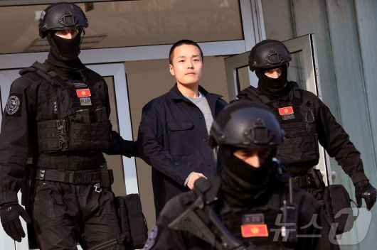테라폼랩스 대표 권도형이 지난 2023년 3월 23일(현지시간) 몬테네그로 포드고리차에 있는 법원 밖으로 나오고 있다. <자료사진> 2023.03.23. ⓒ AFP=뉴스1 ⓒ News1 김종훈 기자