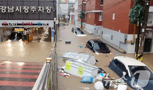 인천지역에 집중호우가 내린 13일 인천 서구 인천강남시장 주차장이 침수돼 있다. (독자 제공. 재판매 및 DB 금지) 2025.8.13/뉴스1