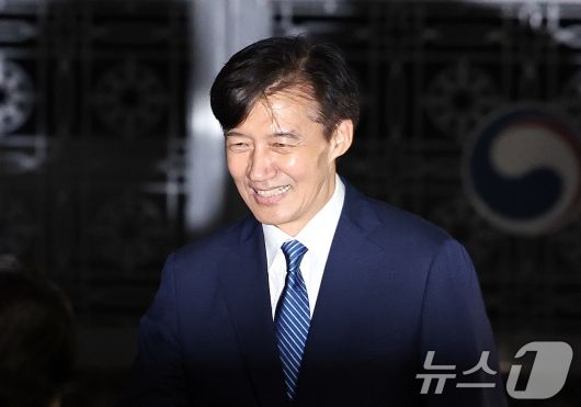 이재명 정부 첫 특별사면·복권 대상에 오른 조국 전 조국혁신당 대표가 15일 새벽 구로구 서울남부구치소를 나서고 있다. 2025.8.15/뉴스1 ⓒ News1 구윤성 기자