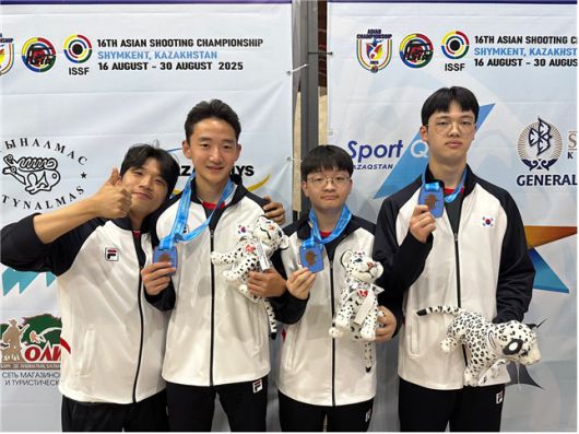 아시아사격선수권대회 공기권총 남자 유스부에서 은메달을 차지한 구자민(동변중), 변상우(흥덕고), 김성윤(안남고).(대한사격연맹 제공)