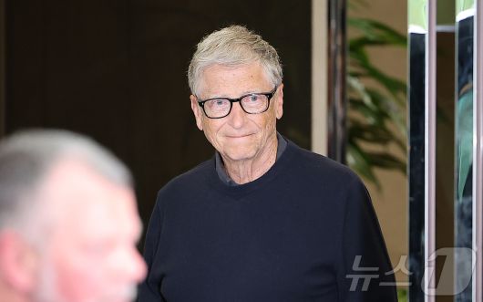 마이크로소프트(MS)의 공동창업자이자 `빌 앤드 멀린다 게이츠 재단` 이사장인 빌 게이츠가 20일 오후 서울 강서구 서울김포비즈니스항공센터를 통해 입국하고 있다. 2025.8.20/뉴스1 ⓒ News1 김진환 기자