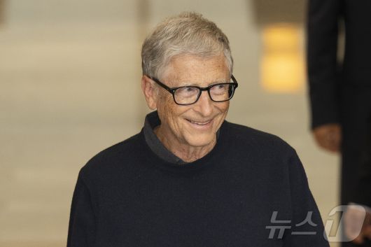 마이크로소프트(MS)의 공동창업자이자 `빌 앤드 멀린다 게이츠 재단` 이사장인 빌 게이츠가 20일 오후 서울 강서구 서울김포비즈니스항공센터를 통해 입국하고 있다. (공동취재) 2025.8.20/뉴스1 ⓒ News1 김진환 기자