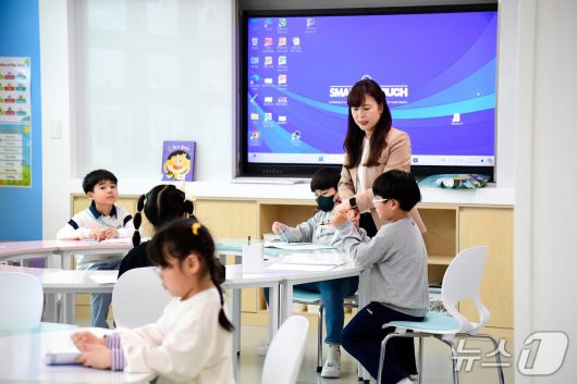 화천 커뮤니티센터에서 수업 받는 아이들.(화천군 제공, 재판매 및 DB금지)