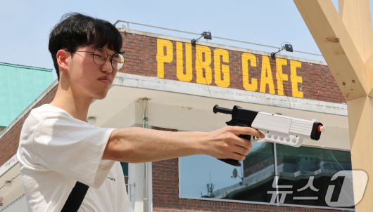 21일 오후 서울 성동구 펍지 성수에서 열린 배틀그라운드 모바일 7주년 팝업스토어를 찾은 게이머 등 시민들이 행사장에 마련된 각종 체험을 하고 있다. 2025.5.21/뉴스1 ⓒ News1 장수영 기자