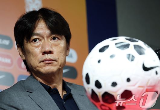 홍명보 축구 국가대표팀 감독은 카스트로프가 현재 중원 자원들과는 다른 유형의 장점을 가졌다고 설명했다. ⓒ News1 오대일 기자