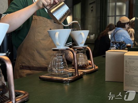 스타벅스가 28일 오전 운영을 시작한 리저브 전용 매장 ‘리저브광화문’/뉴스1 ⓒ News1 이강 기자