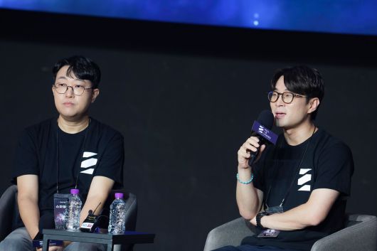 김주혁 스마일게이트 사업실장이 28일 서울 마포구에서 열린 '카오스 제로 나이트메어' 미디어 시연회에서 기자단 질문에 답하고 있다.(스마일게이트 제공. 재판매 및 DB금지)2025.8.28/뉴스1