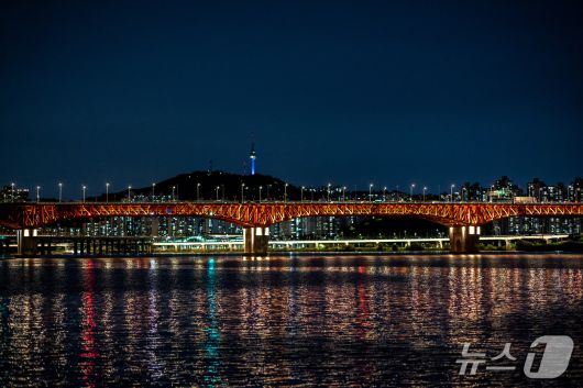 한강버스에서 바라본 남산 야경(서울관광재단 제공)