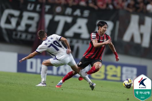 안양과 서울의 경기 모습(한국프로축구연맹 제공)