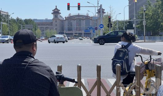 김정은 북한 노동당 총비서가 중국 '전승절'(항일전쟁 및 반파시스트 전쟁 승리) 80주년 행사 참석차 방중이 임박한 1일 오후 중국 베이징역 앞 도로에 차량이 오가고 있다. 2025.9.1/뉴스1 ⓒ News1 박정호 기자