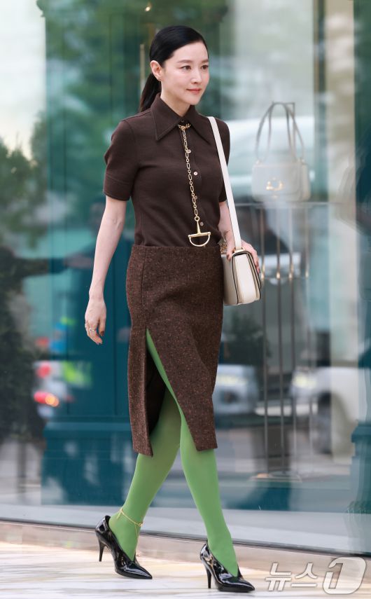 배우 이영애가 2일 오후 서울 강남구 구찌 청담 플래그십에서에서 열린 구찌(GUCCI)의 오스테리아 서울 이전·리뉴얼 오픈 기념 행사에 참석하고 있다. ⓒ News1 권현진 기자