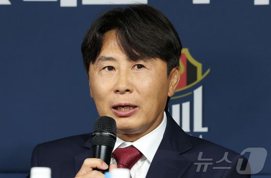 김기동 FC서울 감독이 4일 오전 서울 종로구 신문로 축구회관에서 열린 ‘2025-26 ACL 참가 K리그 4개팀 미디어데이’에 참석해 취재진 질문에 답변하고 있다. 2025.9.4/뉴스1 ⓒ News1 김진환 기자