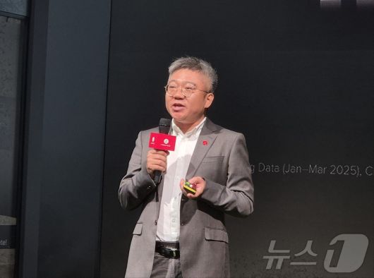 동밍 로보락 서유럽 영업 총괄(Head of Roborock WEU Channel Sales)이 4일(현지시각) IFA2025가 열린 독일 메세 베를린 로보락 부스에서 키노트 연설을 하고 있다.2025.9.4/뉴스1 ⓒ News1 최동현 기자