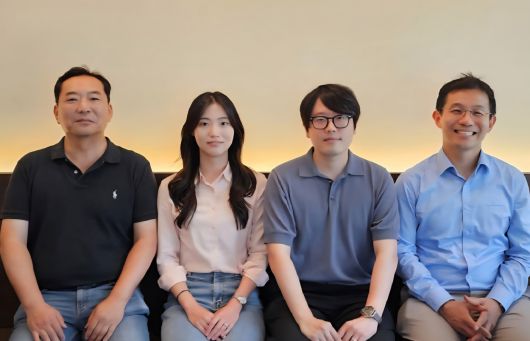 왼쪽부터 김영근 고려대 교수, 제 1저자인 정은진 연구원·전유상 박사, 남기태 서울대 교수.(과기정통부 제공)