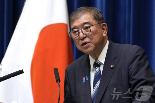 이시바 시게루 일본 총리가 7일 오후 일본 도쿄 총리 관저에서 열린 긴급 기자회견에서 사임을 공식 선언하고 있다. ⓒ AFP=뉴스1