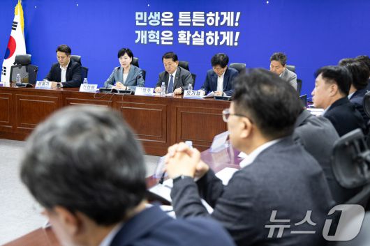 전현희 더불어민주당 3대특검종합대응특위 총괄위원장이 8일 서울 여의도 국회 의원회관에서 열린 3대특검 대응특위 전체회의에서 모두 발언을 하고 있다. 2025.9.8/뉴스1 ⓒ News1 유승관 기자