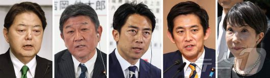 자민당 총재 선거 유력 예비 주자들, 왼쪽부터 하야시 요시마사 관방장관, 모테기 도시미쓰 전 간사장, 고이즈미 신지로 농림수산상, 고바야시 타카유키 전 경제안보담당상, 다카이치 사나에 전 경제안보담당상이다. ⓒ AFP=뉴스1