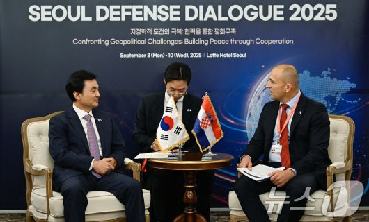 안규백 국방부 장관이 9일 방한 중인 이반 아누쉬치 크로아티아 부총리 겸 국방장관과 국방장관회담을 나누고 있다. (국방부 제공. 재판매 및 DB 금지) 2025.9.9/뉴스1