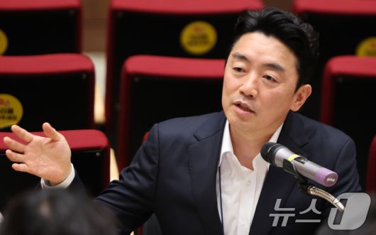 강훈식 대통령 비서실장이 19일 서울 용산 대통령실 청사에서 열린 기자간담회에서 발언하고 있다. 2025.8.19/뉴스1 ⓒ News1 허경 기자