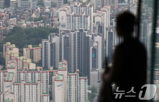 서울 송파구 롯데월드타워 전망대 서울스카이에서 바라본 시내 아파트 단지 모습. 뉴스1 ⓒ News1 오대일 기자