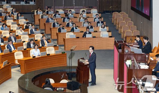 송언석 국민의힘 원내대표가 10일 오전 서울 여의도 국회에서 열린 제429회국회(정기회) 제3차 본회의에서 국정에 관한 교섭단체 대표연설을 하고 있다. ⓒ News1 이승배 기자