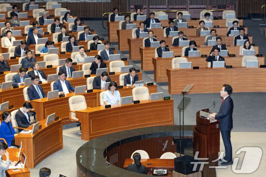 송언석 국민의힘 원내대표가 10일 오전 서울 여의도 국회에서 열린 제429회국회(정기회) 제3차 본회의에서 국정에 관한 교섭단체 대표연설을 하고 있다. ⓒ News1 이승배 기자