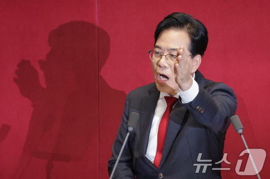 송언석 국민의힘 원내대표가 10일 오전 서울 여의도 국회에서 열린 제429회국회(정기회) 제3차 본회의에서 국정에 관한 교섭단체 대표연설을 하고 있다. 2025.9.10/뉴스1 ⓒ News1 신웅수 기자