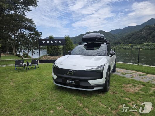 지난 8일 경기 남양주에서 촬영한 볼보자동차 소형 순수 전기 스포츠유틸리티차(SUV) 크로스컨트리 모델 'EX30CC'의 모습. 2025.09.08/뉴스1 김성식 기자
