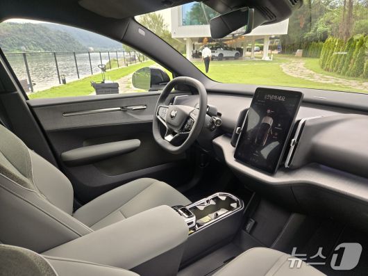 지난 8일 경기 남양주에서 촬영한 볼보자동차 소형 순수 전기 스포츠유틸리티차(SUV) 크로스컨트리 모델 'EX30CC'의 모습. 2025.09.08/뉴스1 김성식 기자