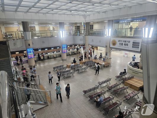 충북대학교병원 로비.2025.9.17/뉴스1 이재규 기자