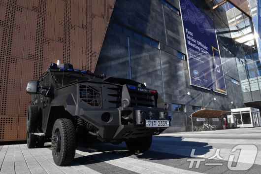 지난 2월 APEC 2025 코리아 (SOM1) 고위관리회의 당시  회의장인 경북 경주시 경주컨벤션센터(HICO) 앞에 출동한 경찰특공대. (뉴스1자료,재판매 및 DB금지) ⓒ News1 최창호 기자