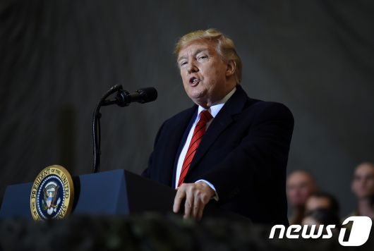 도널드 트럼프 미국 대통령이 지난 2019년 11월 1기 행정부 당시 최대 명절인 추수감사절을 맞아 아프가니스탄의 바그람 공군기지를 깜짝 방문해 연설을 했다. ⓒ AFP=뉴스1 ⓒ News1 우동명 기자