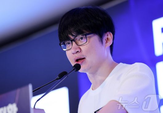 강민서 야나두 CAIO(Chief AI Officer) 25일 서울 소공동 롯데호텔에서 'AX 시대, 유통의 패러다임 전환'을 주제로 열린 '2025 뉴스1 미래유통혁신포럼(RFIF)'에서 강연을 하고 있다. 2025.9.25/뉴스1 ⓒ News1 박지혜 기자