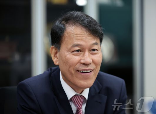 국회 정무위원회 위원장인 윤한홍 국민의힘 의원이 24일 서울 영등포구 여의도 국회의원회관에서 뉴스1과 인터뷰를 하고 있다. 2025.9.24/뉴스1 ⓒ News1 김진환 기자