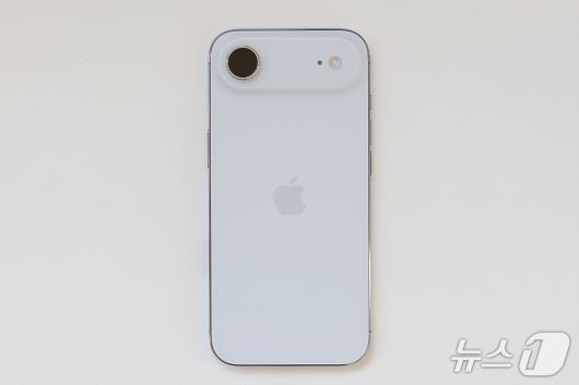 '아이폰 에어'는 재미로도 미학적으로도 깔끔하지만, 인류는 아직 '플래토'를 받아들일 준비가 안 됐다. 2025.9.26/뉴스1 ⓒ News1 이기범 기자