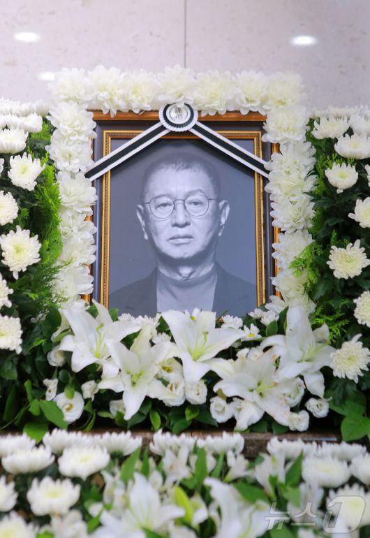 코미디언 전유성 영정 / 뉴스1 ⓒ News1 사진공동취재단