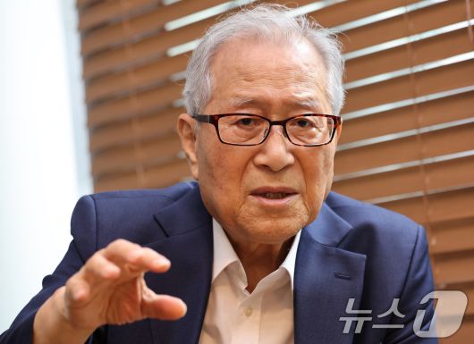 정세현 전 통일부 장관이 2일 서울 강남구 한 카페에서 뉴스1과 인터뷰를 하고 있다. 2025.10.2/뉴스1 ⓒ News1 이호윤 기자