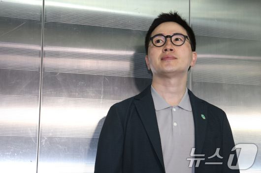 이원모 전 대통령실 인사비서관이 12일 오전 서울 서초구 이명현 순직해병 특별검사팀 사무실에 피의자 신분으로 출석하고 있다. 2025.10.12/뉴스1 ⓒ News1 이광호 기자