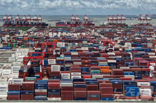 중국 상하이 항구에 컨테이너들이 쌓인 모습.  ⓒ AFP=뉴스1 ⓒ News1 김지완 기자