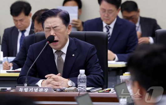 김형석 독립관장이 16일 세종시 정부세종청사에서 열린 국회 정무위원회의 국가보훈부에 대한 국정감사에서 위원들의 질의에 항변하며 답하고 있다. 2025.10.16/뉴스1 ⓒ News1 김기남 기자