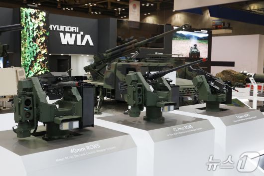 현대위아가 20일 경기 고양 킨텍스에서 개막한 국내 최대 규모 방산 전시회 'ADEX 2025'에서 공개한 원격사격통제체계(RCWS)의 모습(현대위아 제공). 2025.10.20.