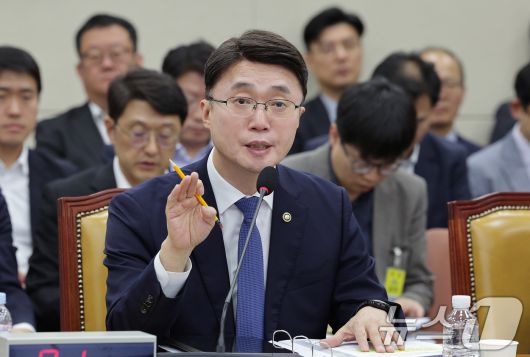 류제명 과학기술정보통신부 2차관이 21일 서울 여의도 국회 과학기술정보방송통신위원회에서 열린 정보통신산업진흥원 등에 대한 국정감사에서 의원 질의에 답변하고 있다. 2025.10.21/뉴스1 ⓒ News1 신웅수 기자
