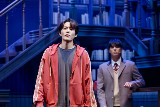 뮤지컬 '아몬드' 김건우(왼쪽) 공연 모습(라이브 제공)