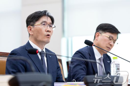 오동운 고위공직자범죄수사처장(왼쪽)과 이재승 공수처 차장. 2025.10.24/뉴스1 ⓒ News1 이승배 기자