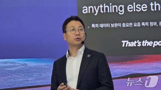 배태원 인텔코리아 대표이사 사장이 울 강남역 오퍼스 407 빌딩에서 열린 인텔 익스피리언스 팝업 스토어-서울 론칭 기자간담회서 발언하고 있다. 2025.10.28 뉴스1 ⓒNews1 김민석 기자