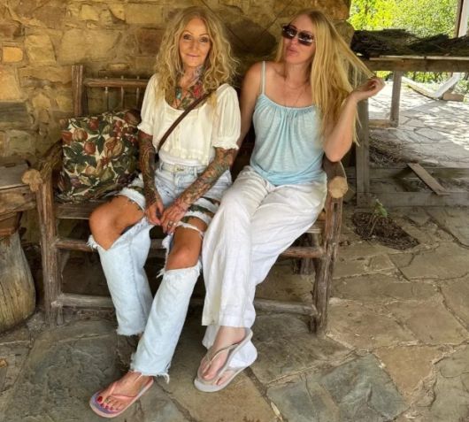 (호주 멜버른 출신의 70대 여성 로레인 카사와 딸 셰리(55). 더 선)