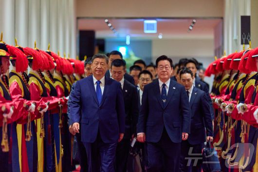 이재명 대통령과 시진핑 중국 국가주석이 1일 경북 경주시 소노캄 그랜드볼룸에서 열린 한중 국빈만찬에 참석하고 있다. (대통령실 제공. 재판매 및 DB 금지) 2025.11.2/뉴스1 ⓒ News1 이재명 기자