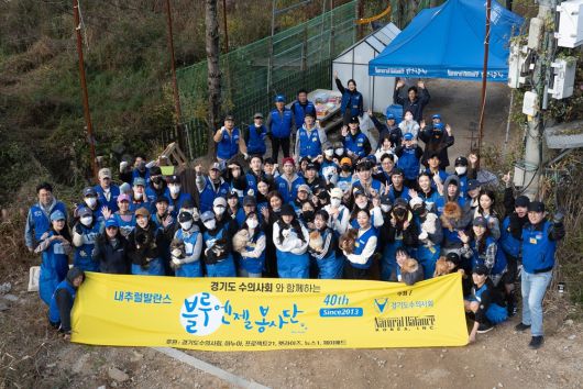 내추럴발란스 블루엔젤봉사단이 지난 2일 봉사활동을 마치고 단체 사진을 찍고 있다(내추럴발란스 제공). ⓒ 뉴스1