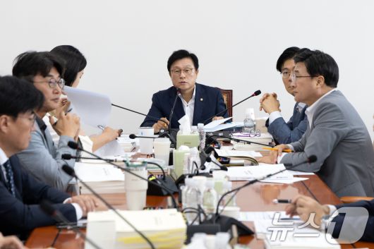 박형수 국회 예산결산특별위원회 소위원장이 지난 9월 3일 서울 여의도 국회에서 열린 제1차 결산심사소위원회를 주재하고 있다. 2025.9.3/뉴스1 ⓒ News1 이승배 기자